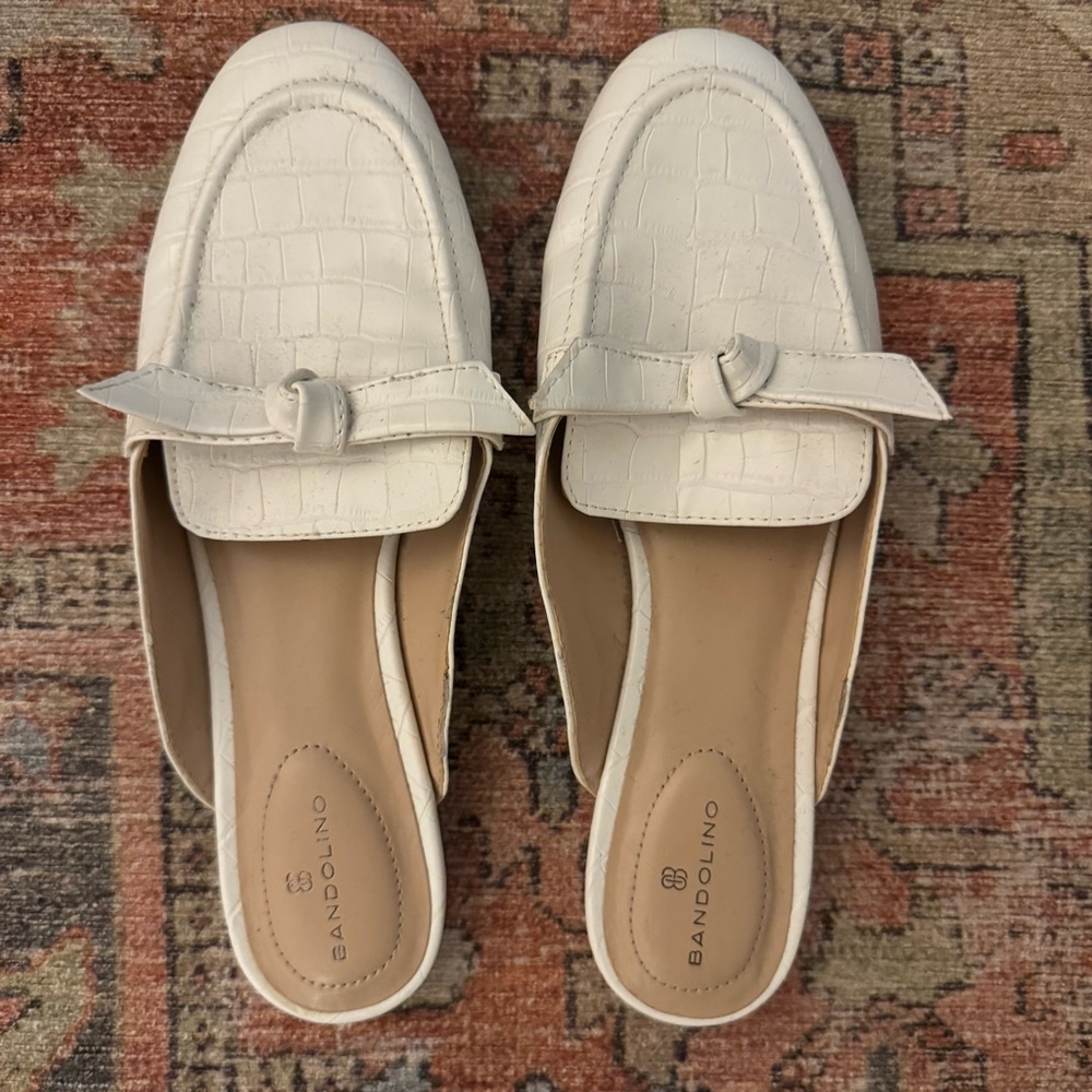 Bandolino Women's Cream Croc-Embossed Mules